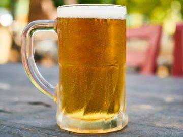 A beer on an outdoor table, daylight